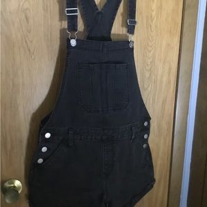 ⭐️SOLD⭐️ Black short overalls